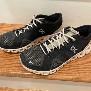 EUC OnCloud Sneakers Size 7